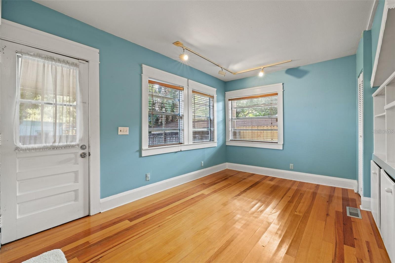 Image 12 of 24 For 910 Hamilton Avenue
