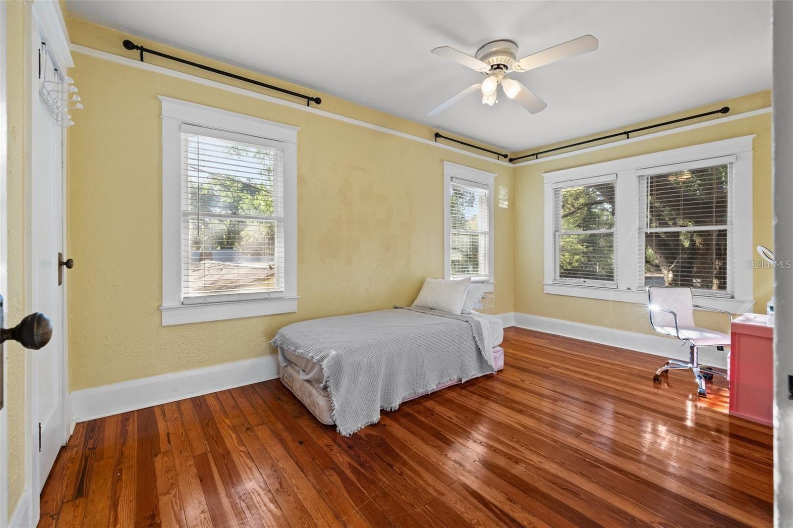 Image 17 of 24 For 910 Hamilton Avenue