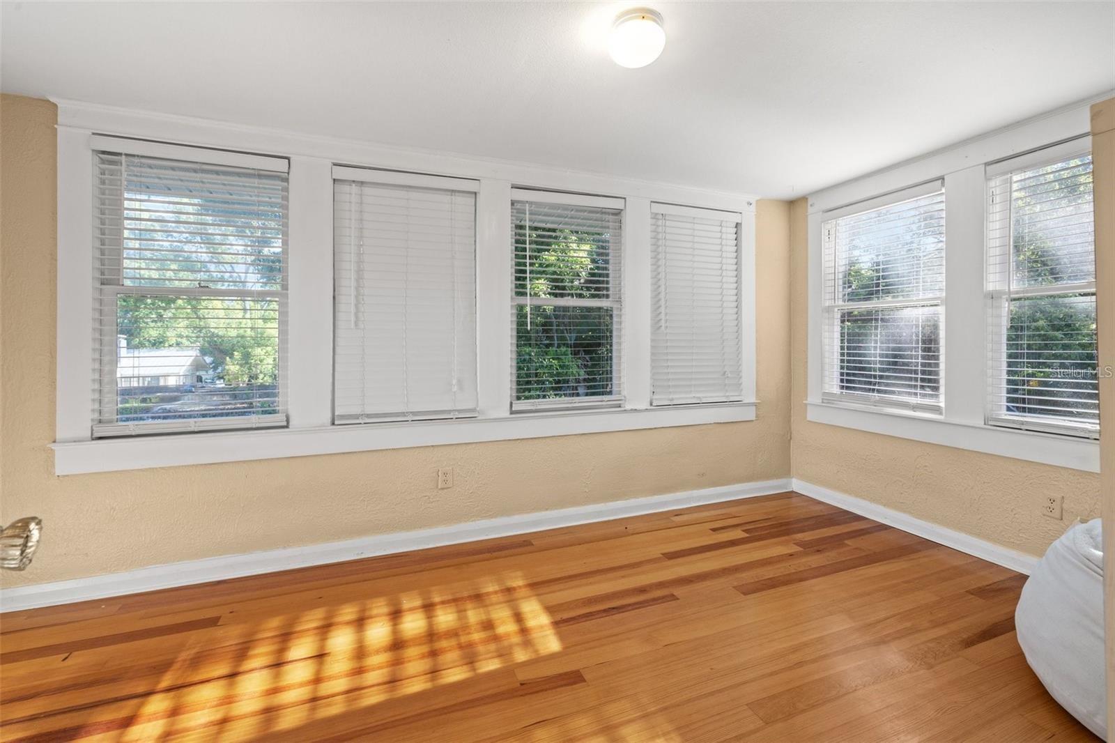 Image 18 of 24 For 910 Hamilton Avenue
