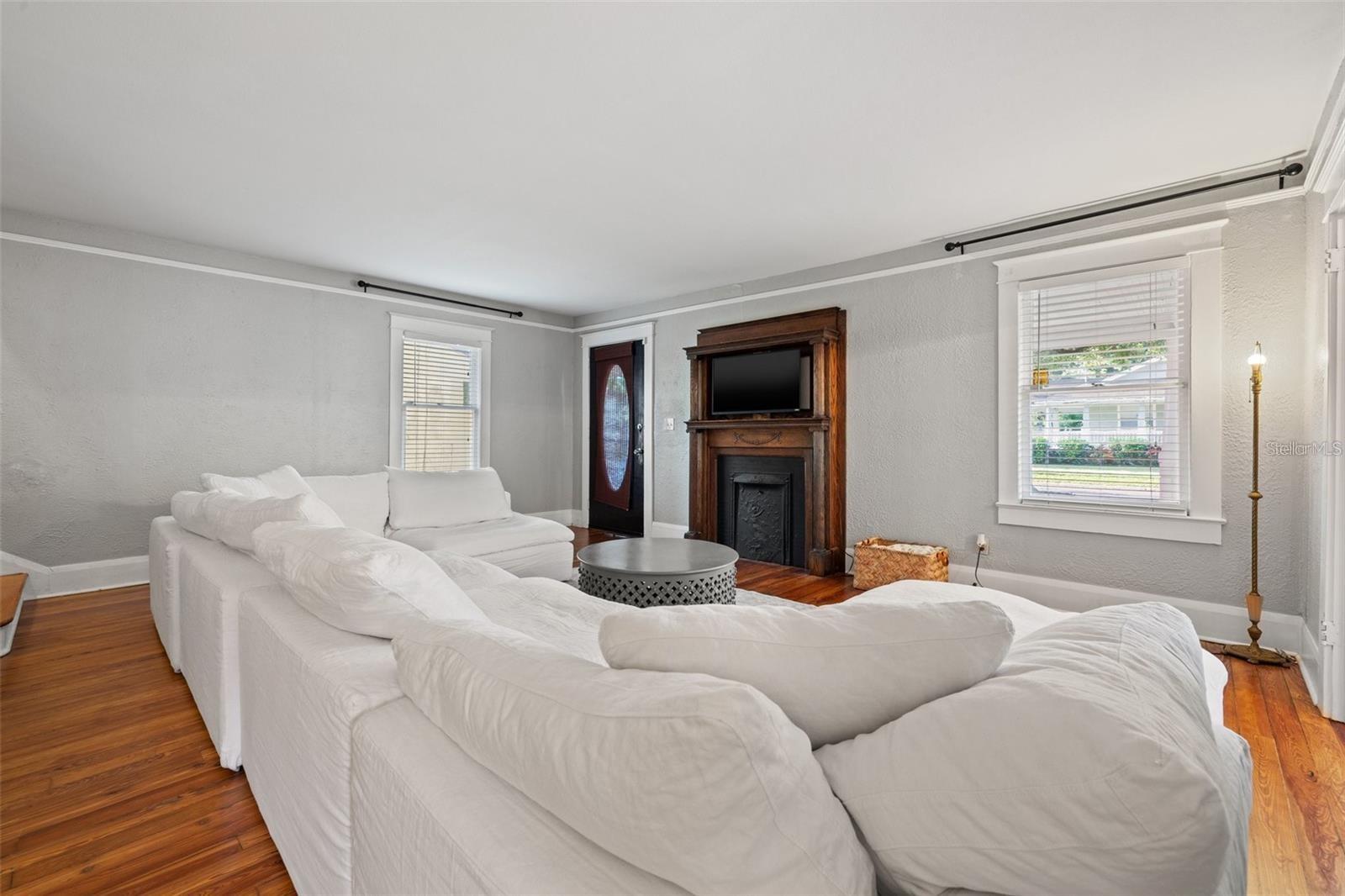 Image 5 of 24 For 910 Hamilton Avenue