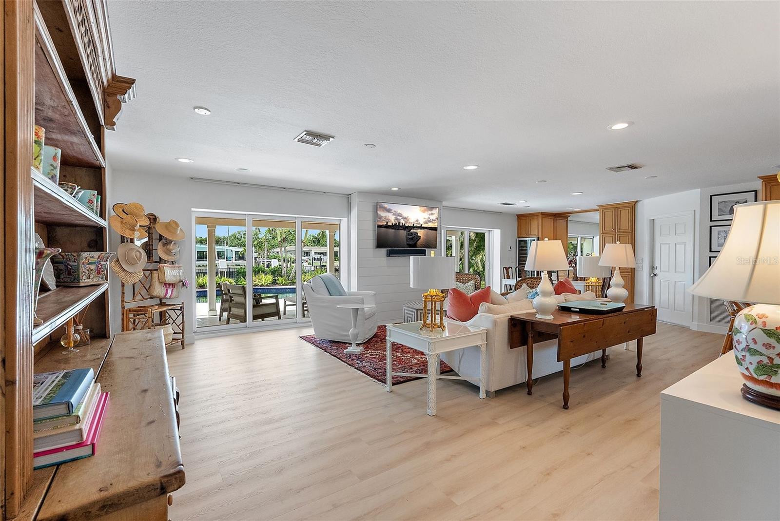 Image 3 of 45 For 1112 38th Avenue Ne