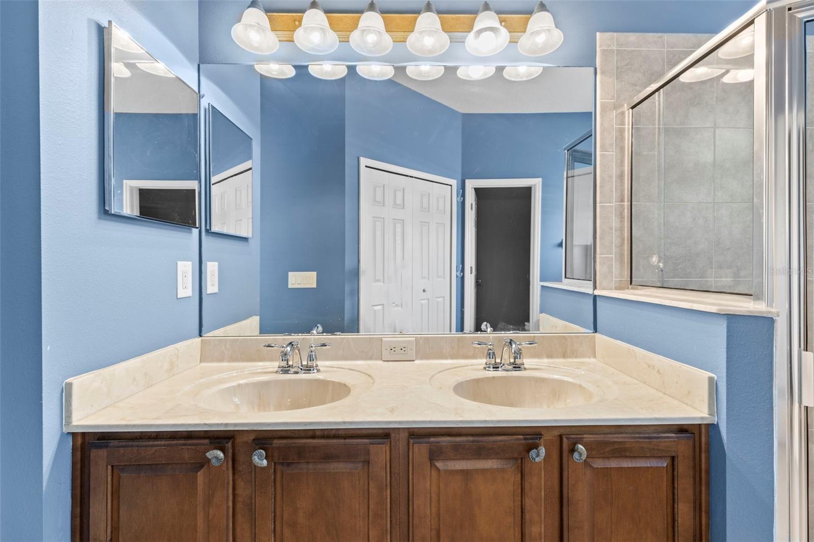 Image 15 of 40 For 9632 Asbel Estates Street