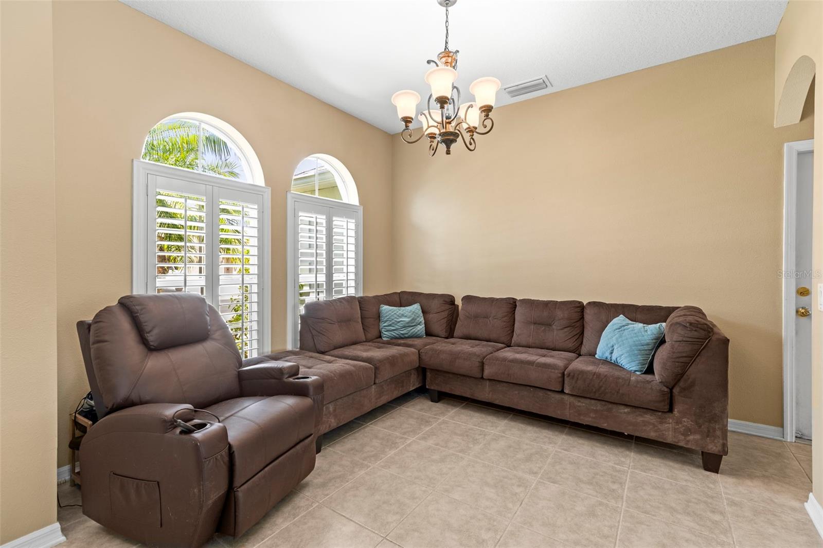 Image 8 of 40 For 9632 Asbel Estates Street