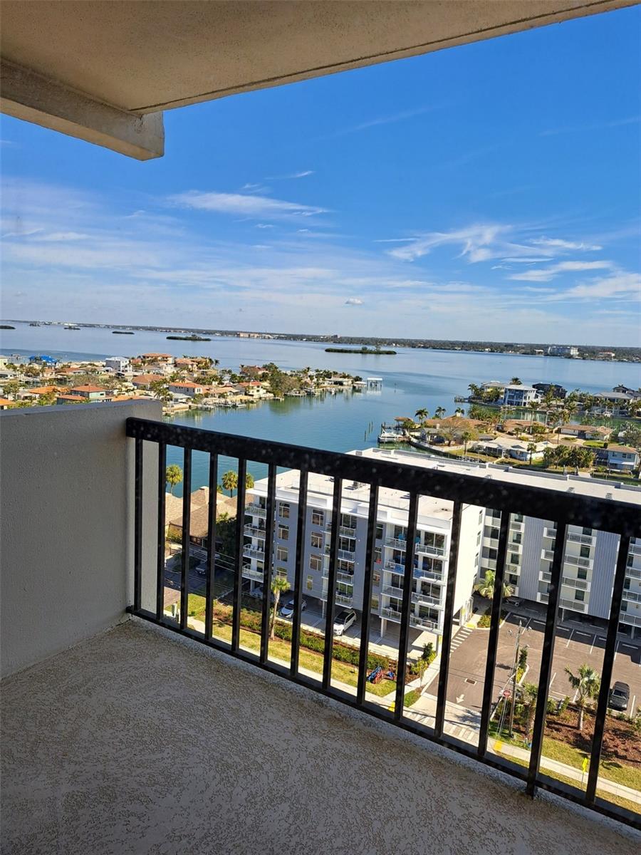 Image 11 of 32 For 400 Island Way 1508