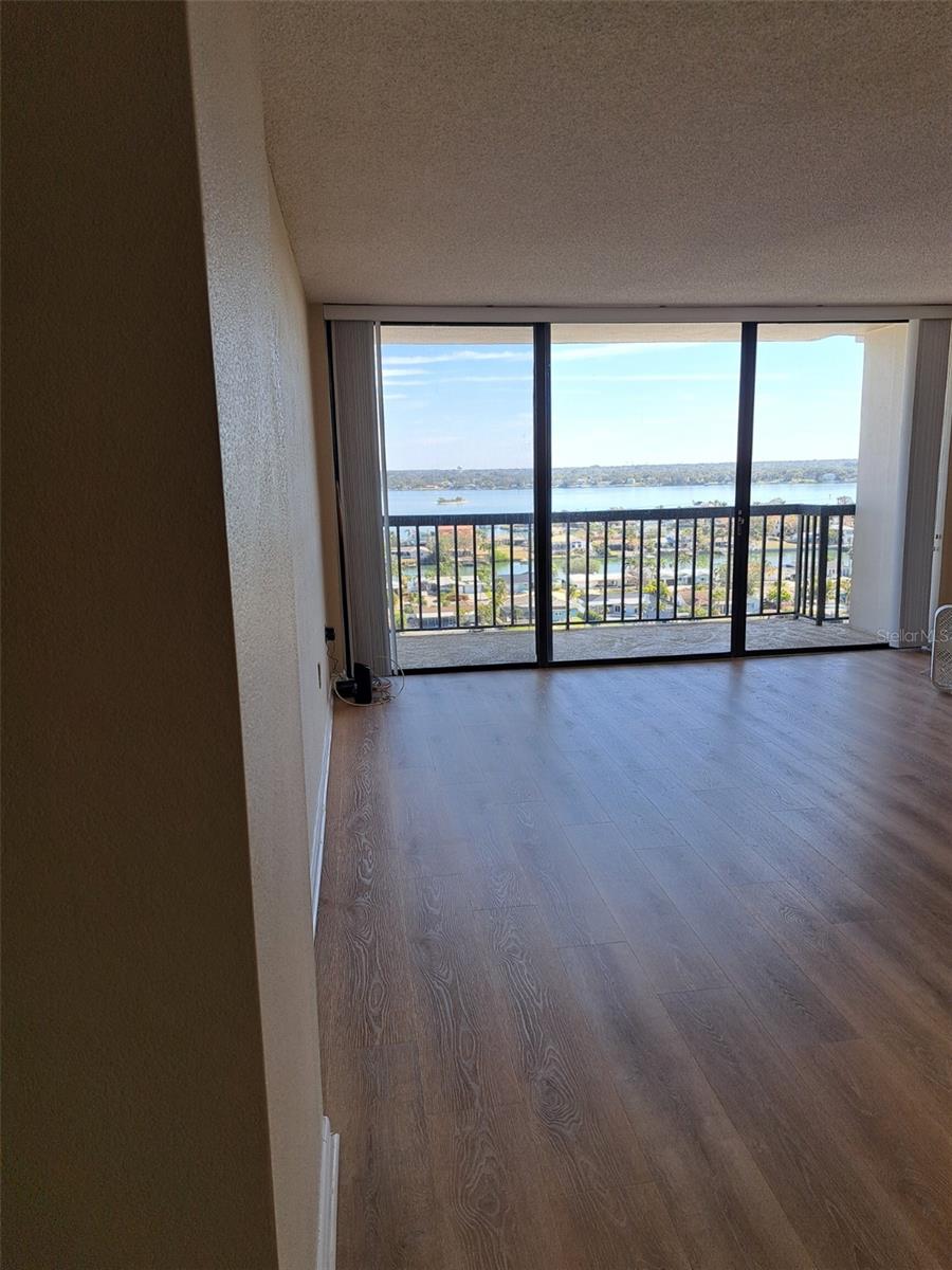 Image 12 of 32 For 400 Island Way 1508