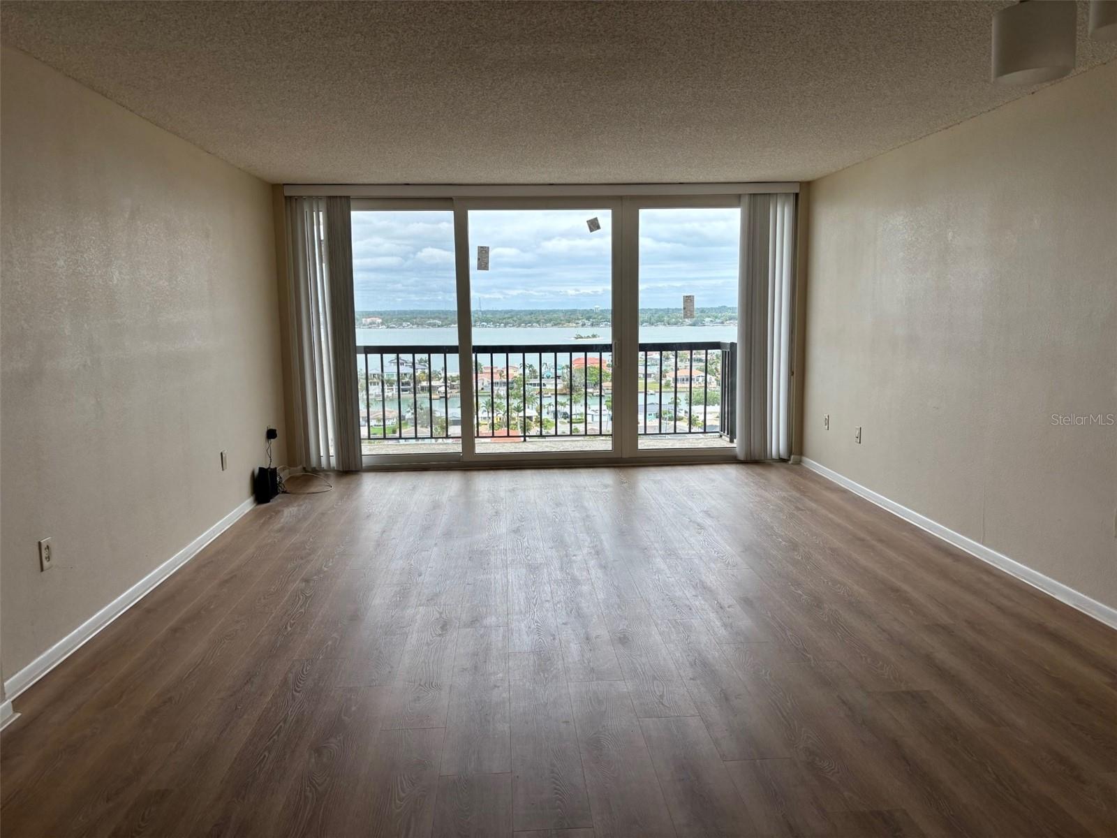 Image 8 of 32 For 400 Island Way 1508