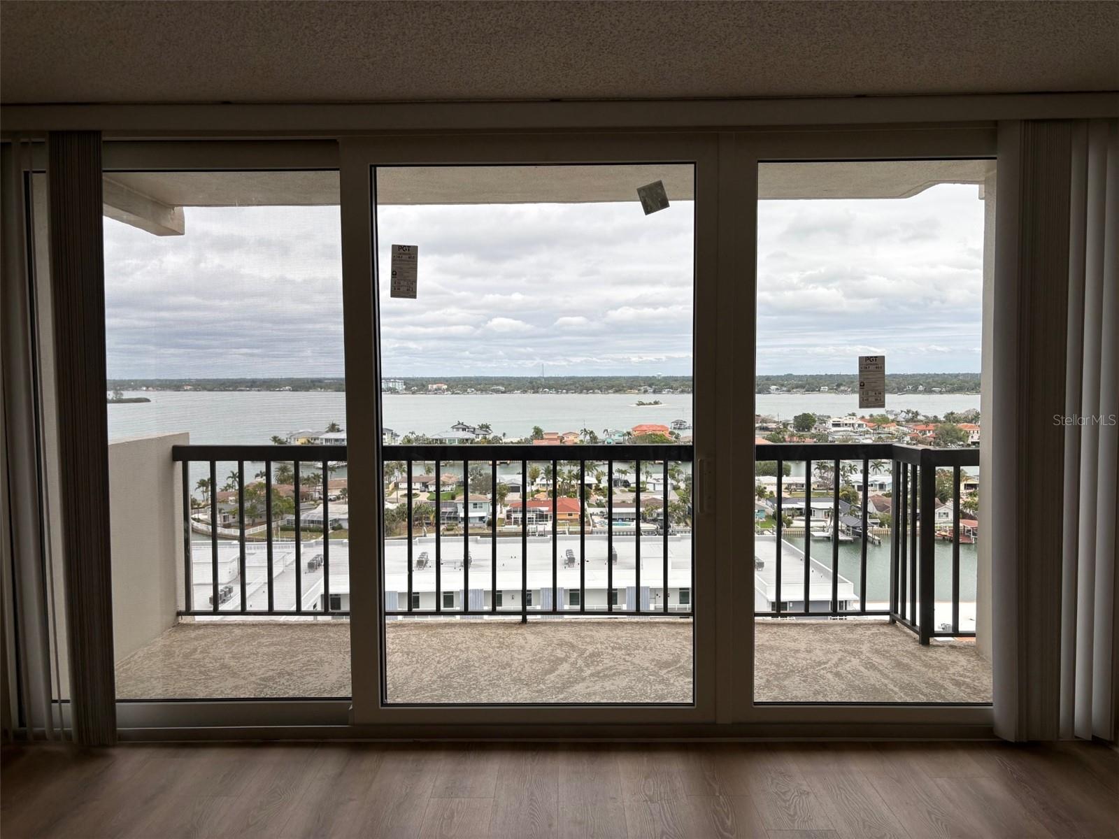 Image 9 of 32 For 400 Island Way 1508