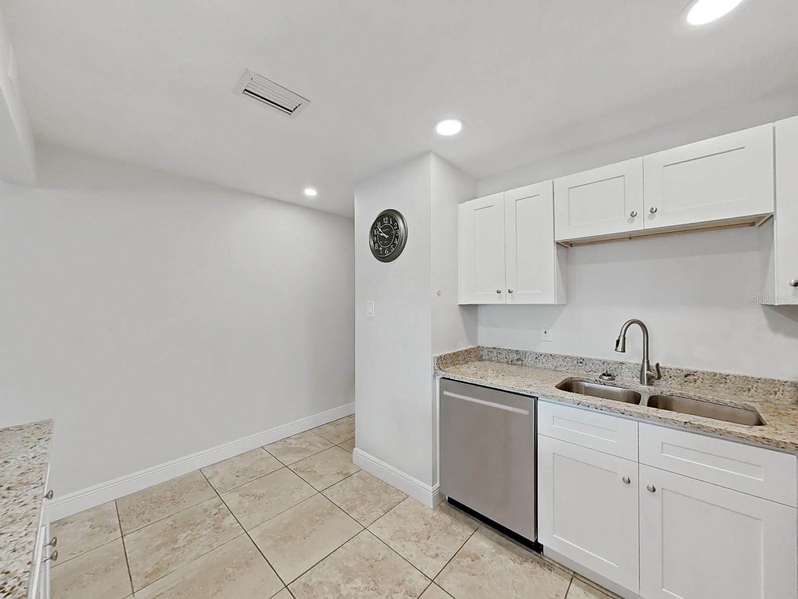 Image 16 of 24 For 2501 Harn Boulevard H39