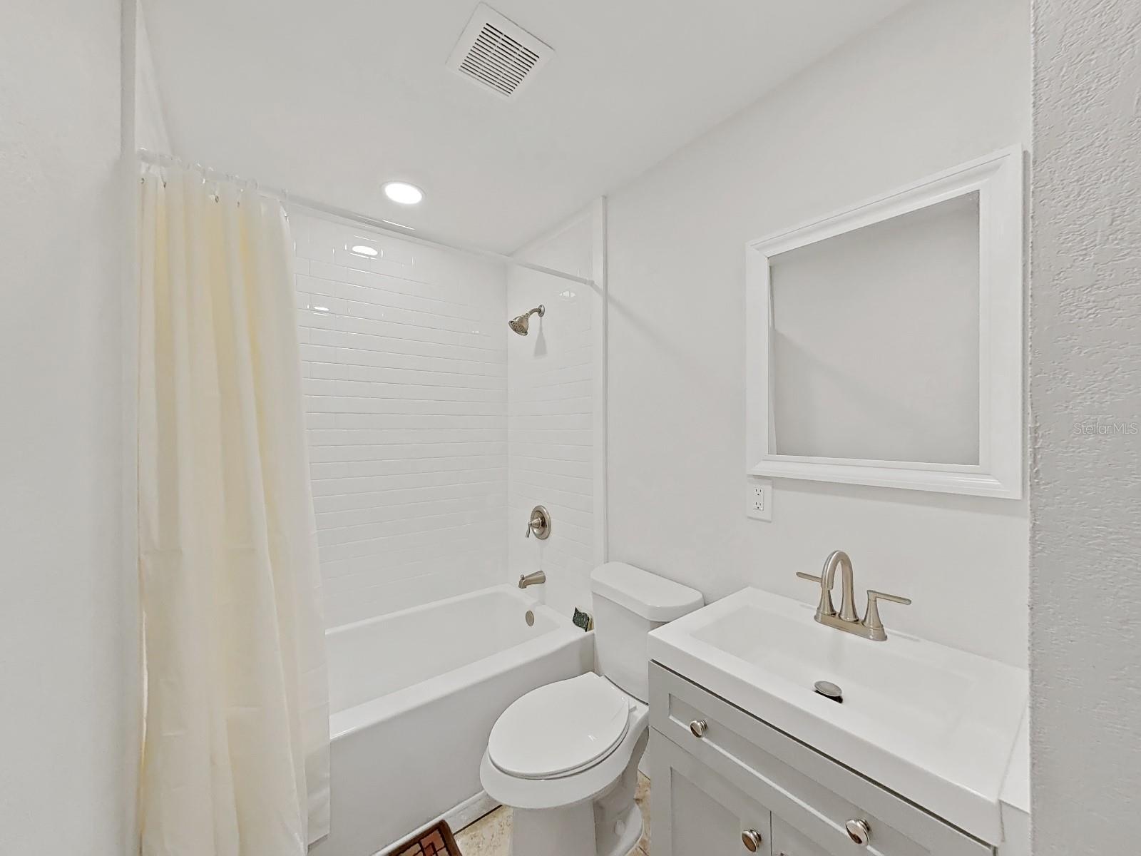 Image 18 of 24 For 2501 Harn Boulevard H39