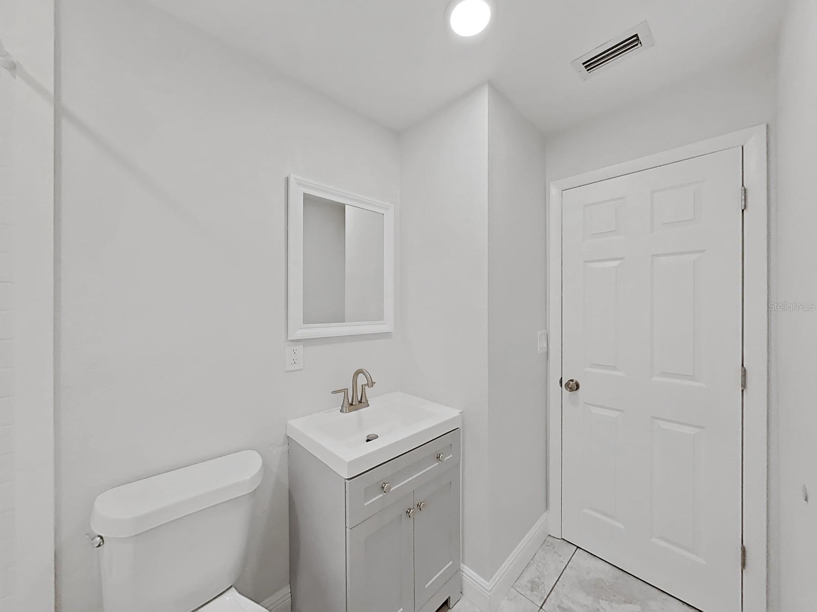 Image 19 of 24 For 2501 Harn Boulevard H39