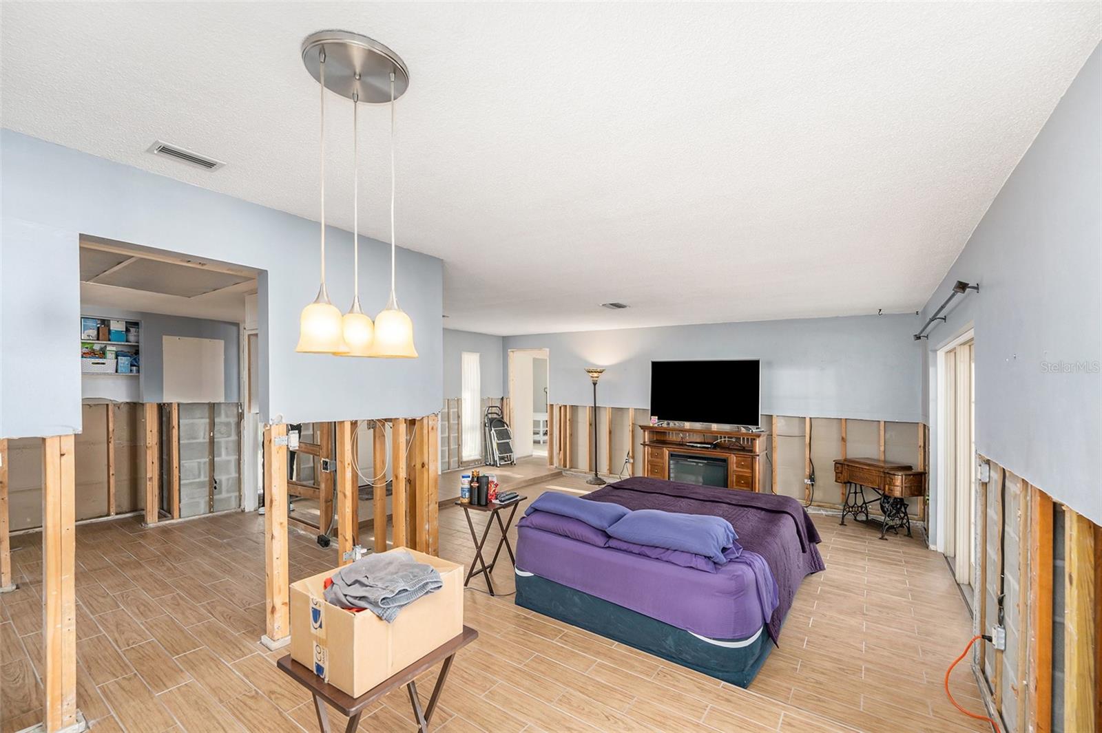 Image 11 of 29 For 1096 Damrosch Street