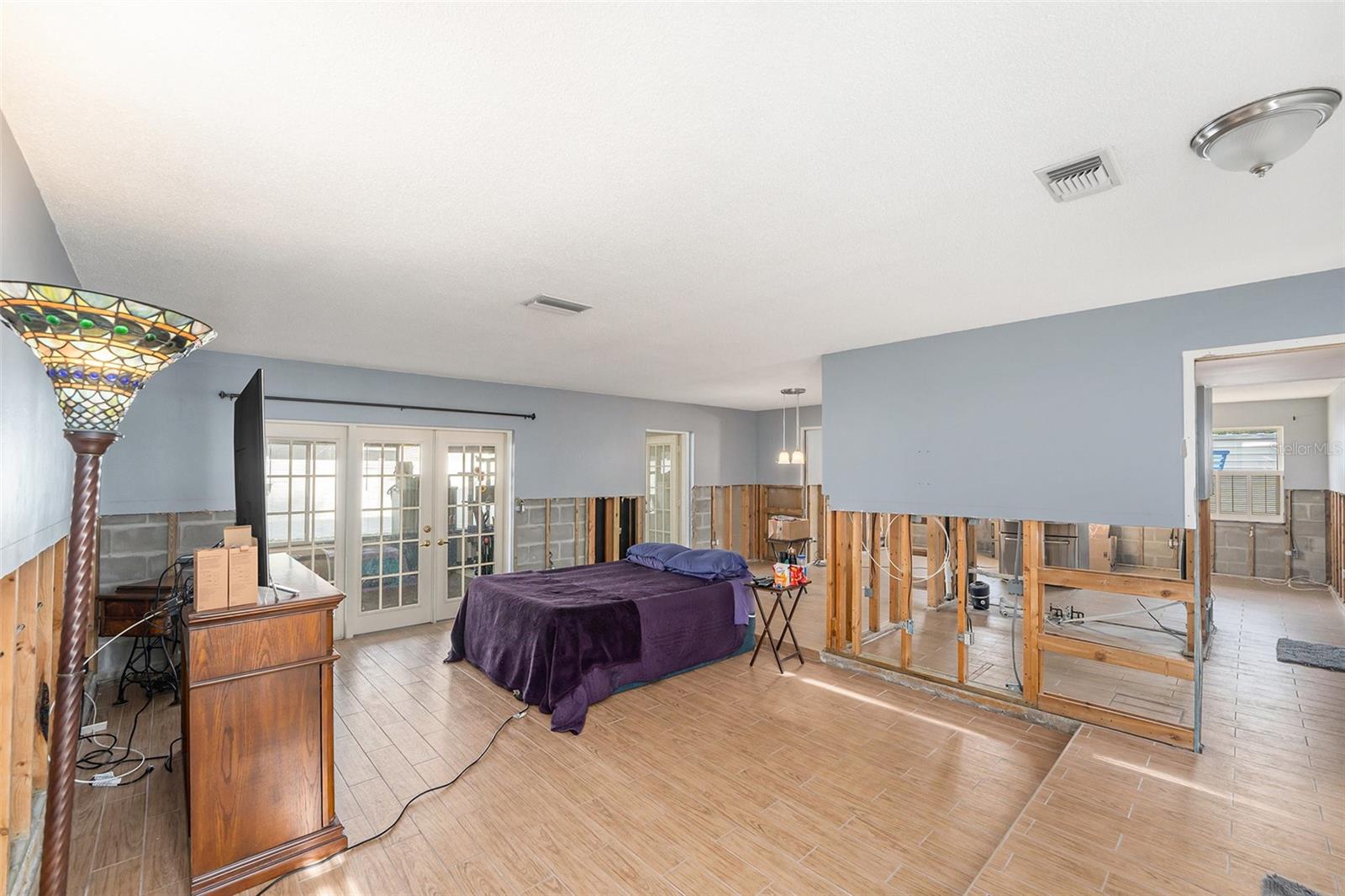 Image 13 of 29 For 1096 Damrosch Street