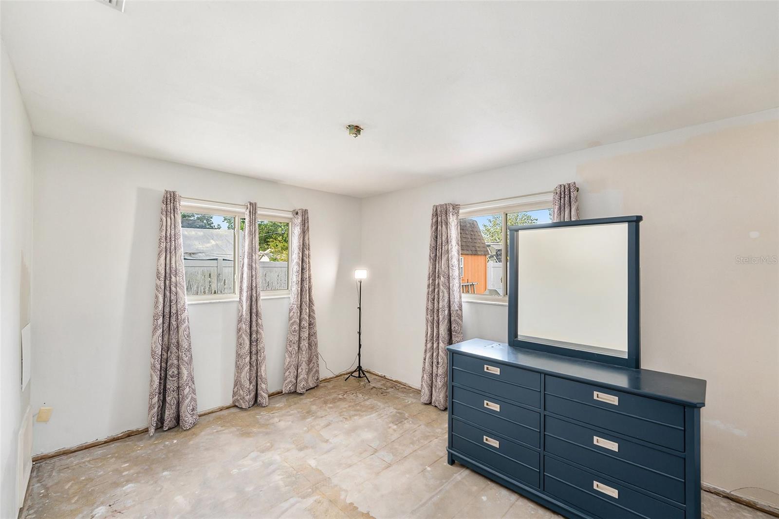 Image 15 of 29 For 1096 Damrosch Street