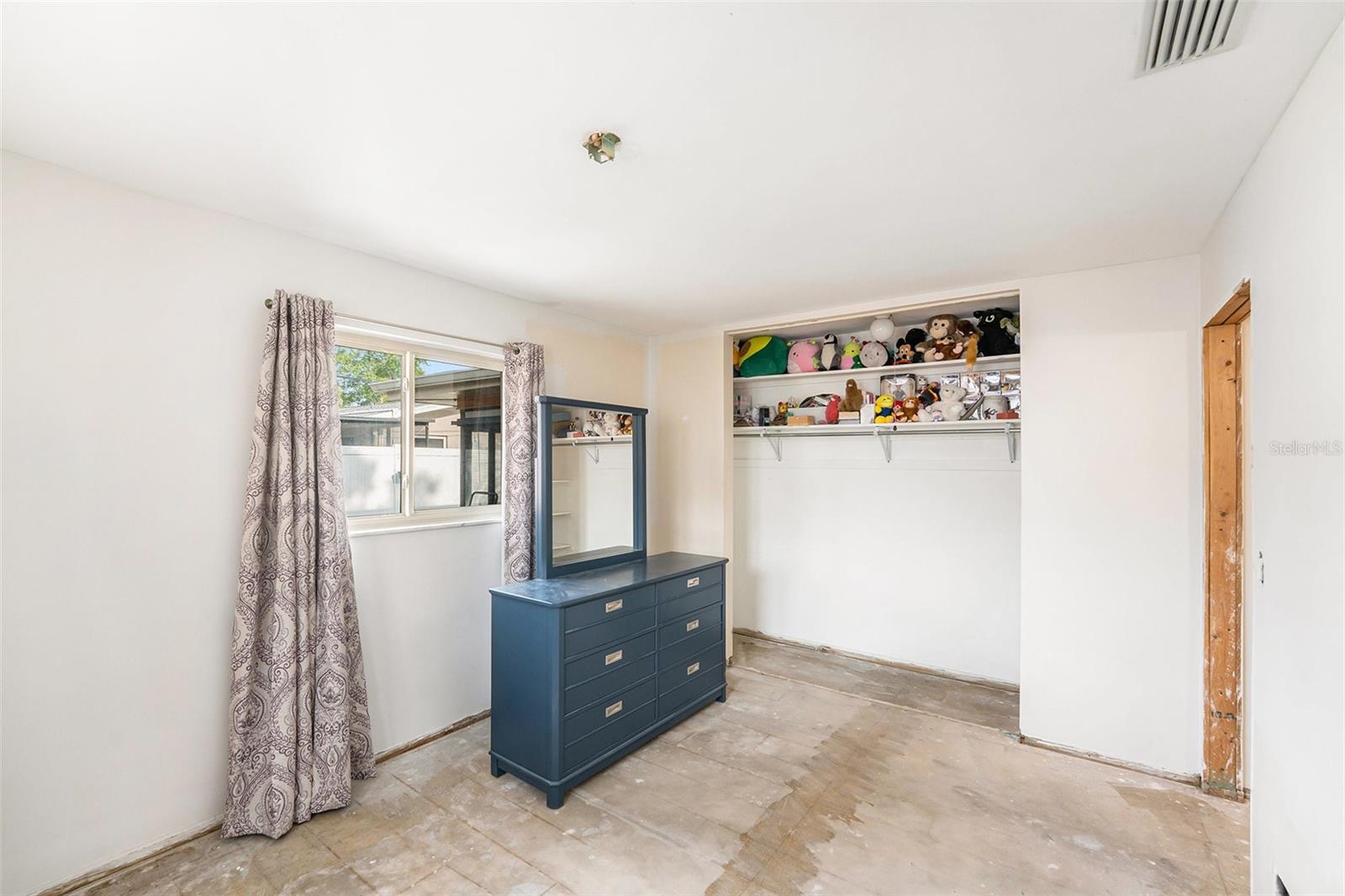 Image 16 of 29 For 1096 Damrosch Street