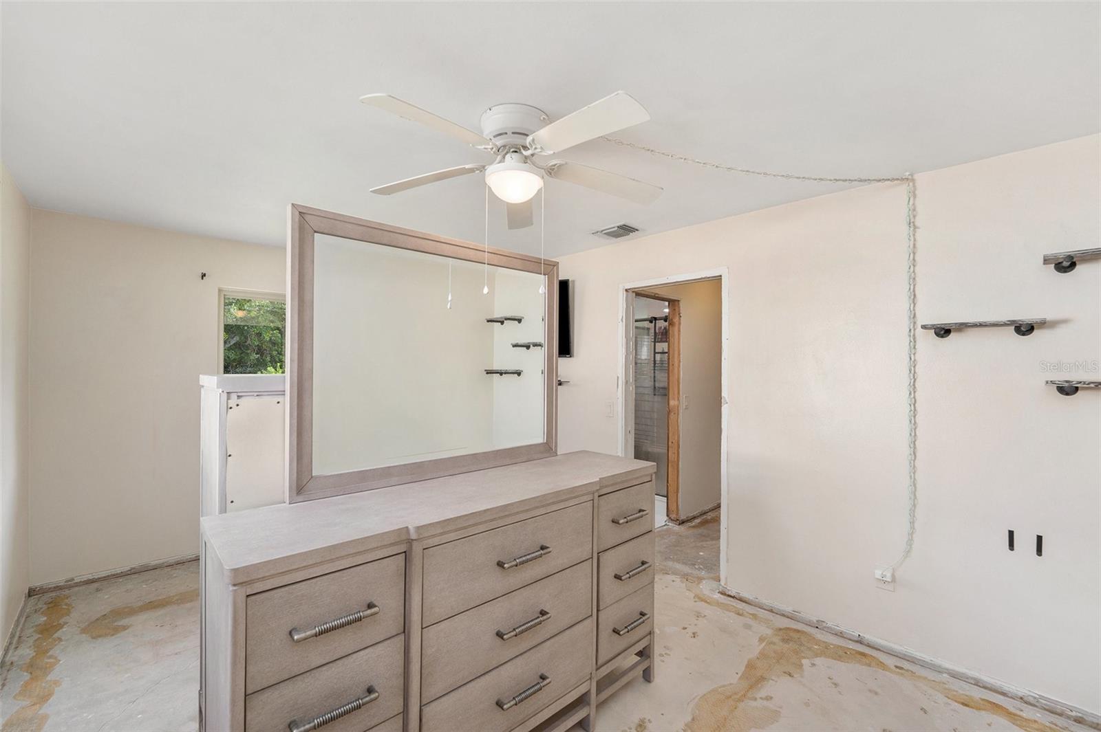 Image 19 of 29 For 1096 Damrosch Street