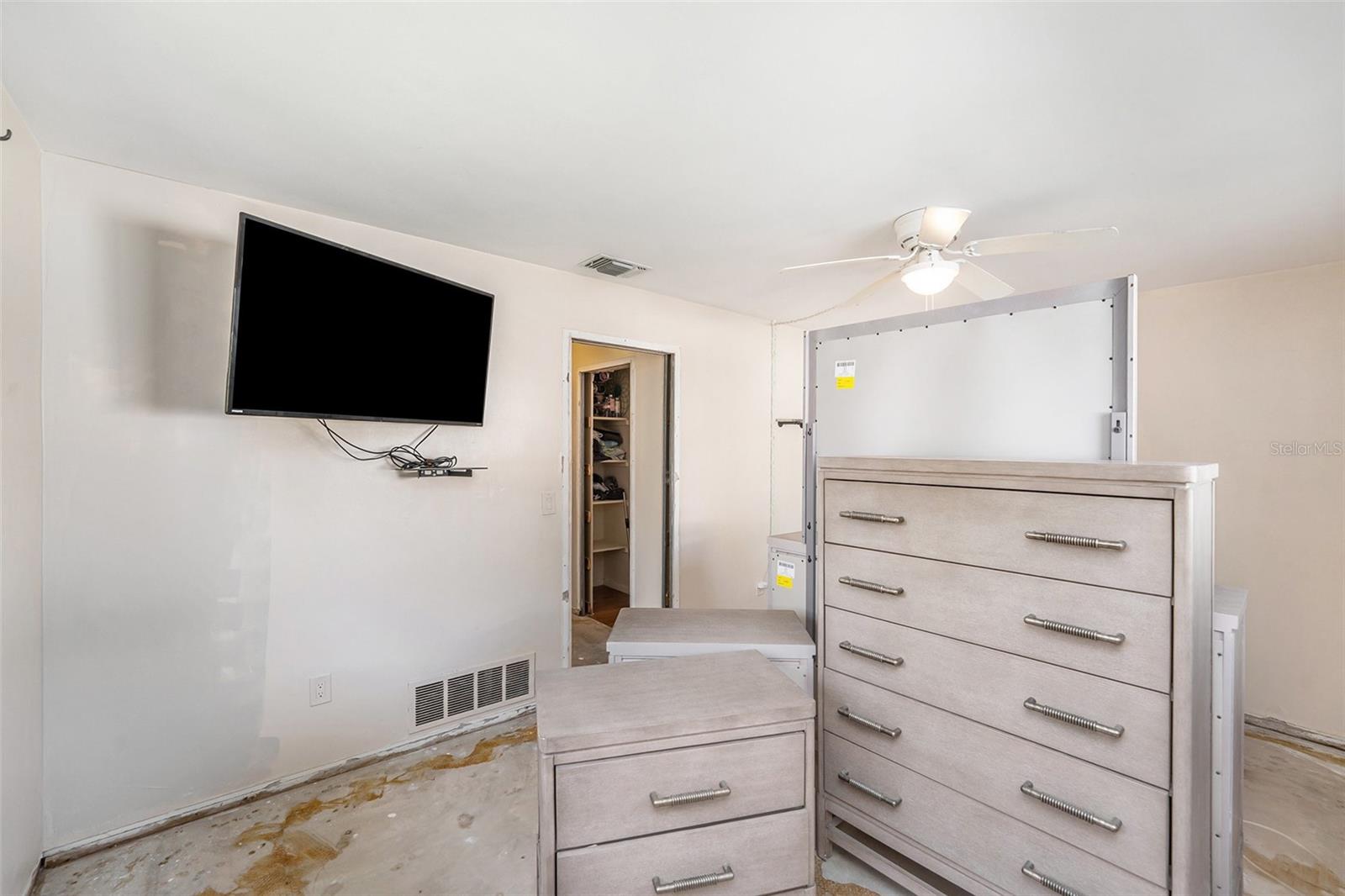 Image 20 of 29 For 1096 Damrosch Street