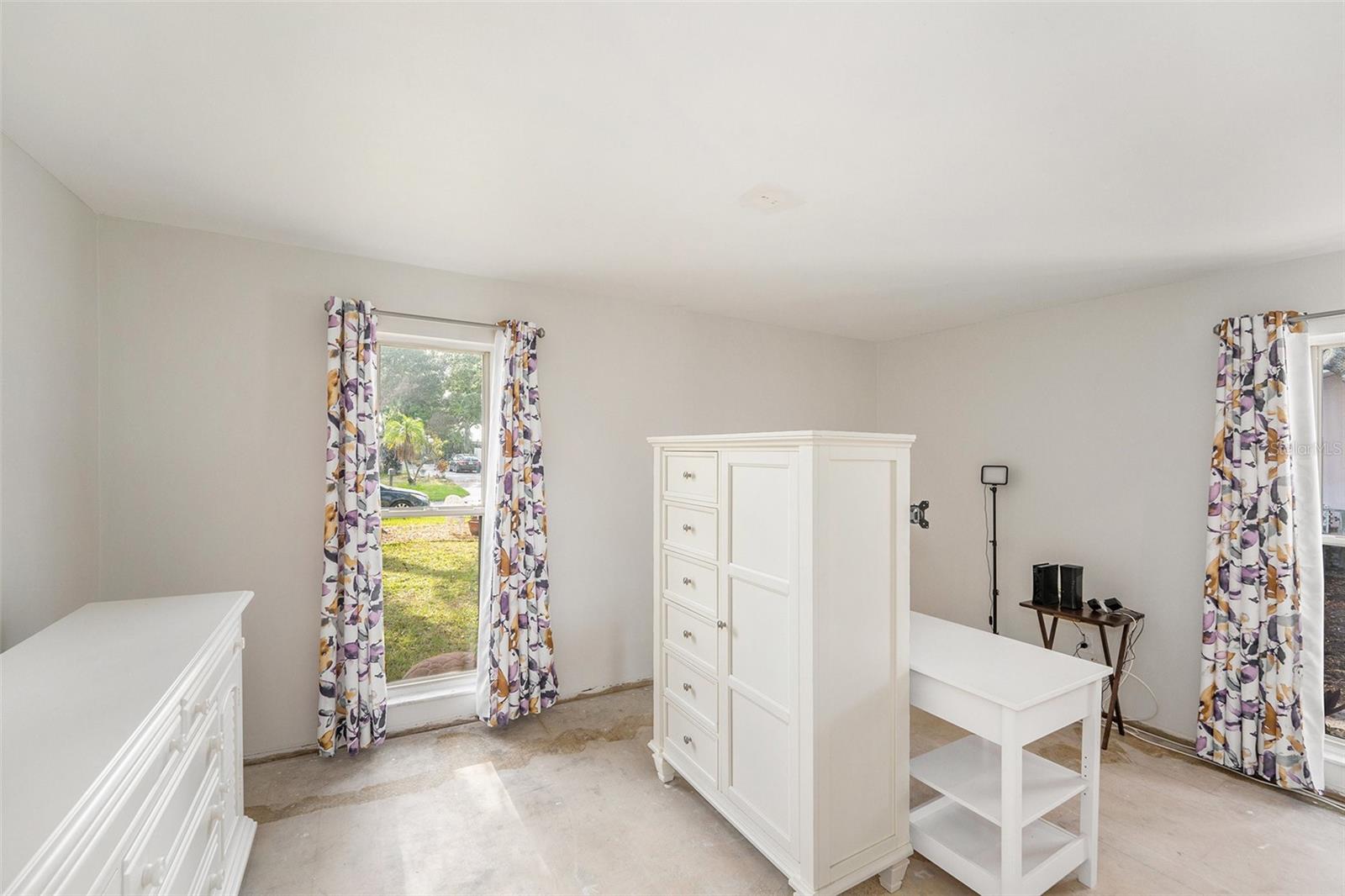 Image 21 of 29 For 1096 Damrosch Street