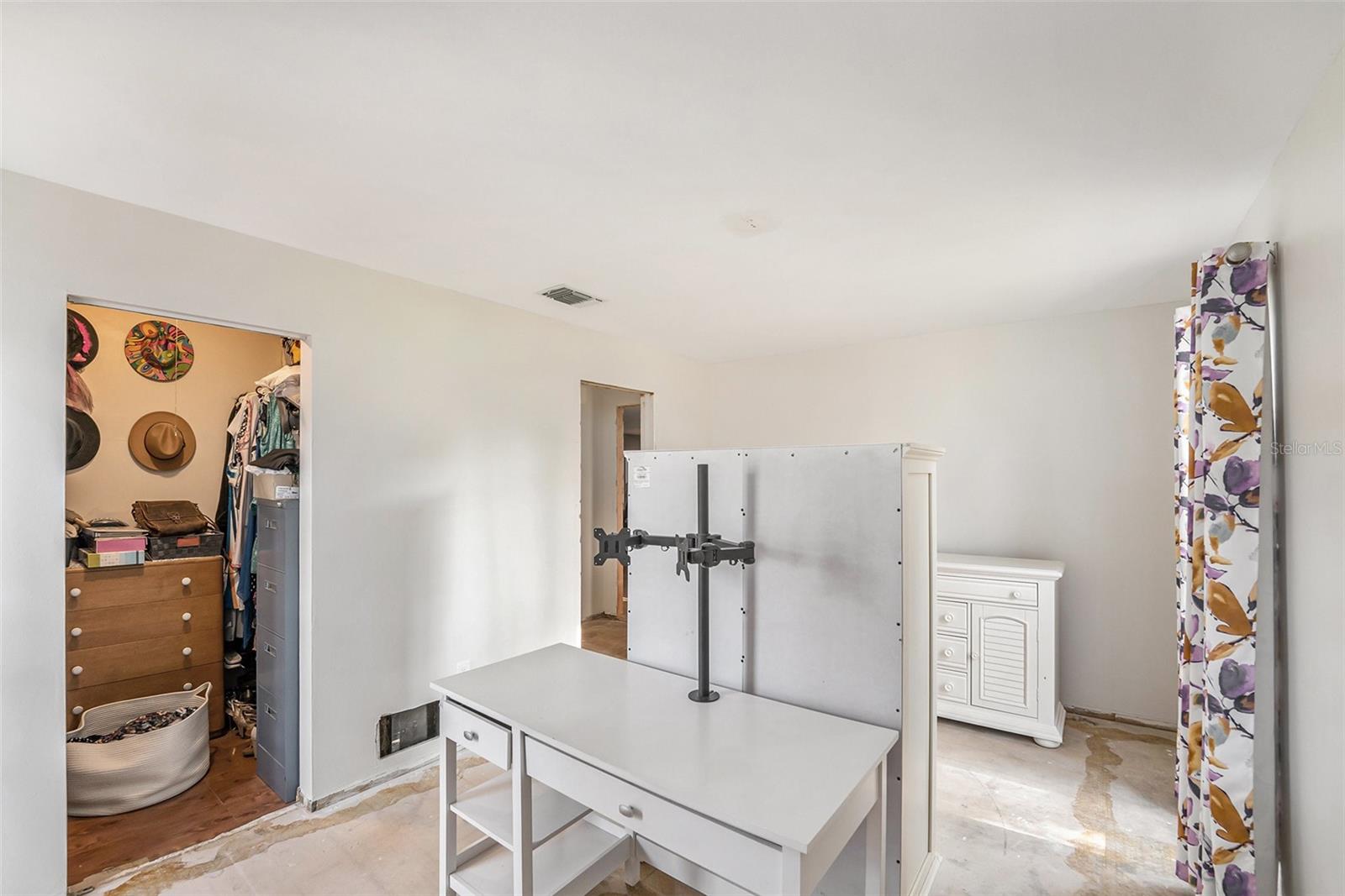 Image 22 of 29 For 1096 Damrosch Street