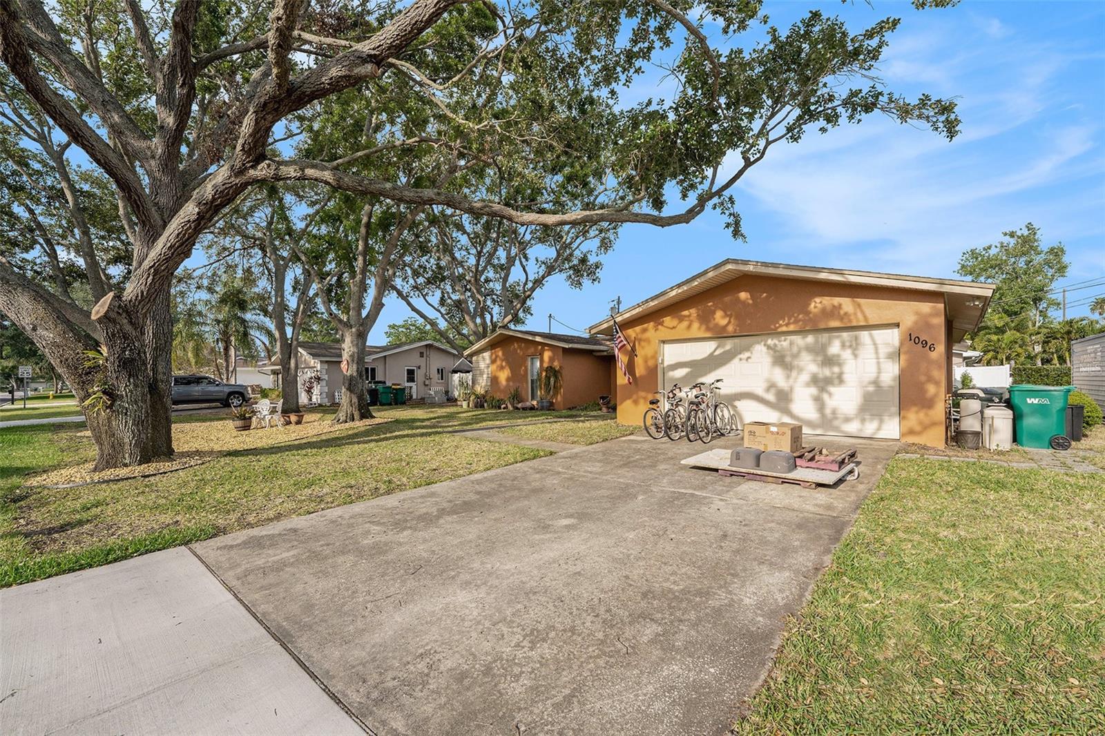 Image 4 of 29 For 1096 Damrosch Street
