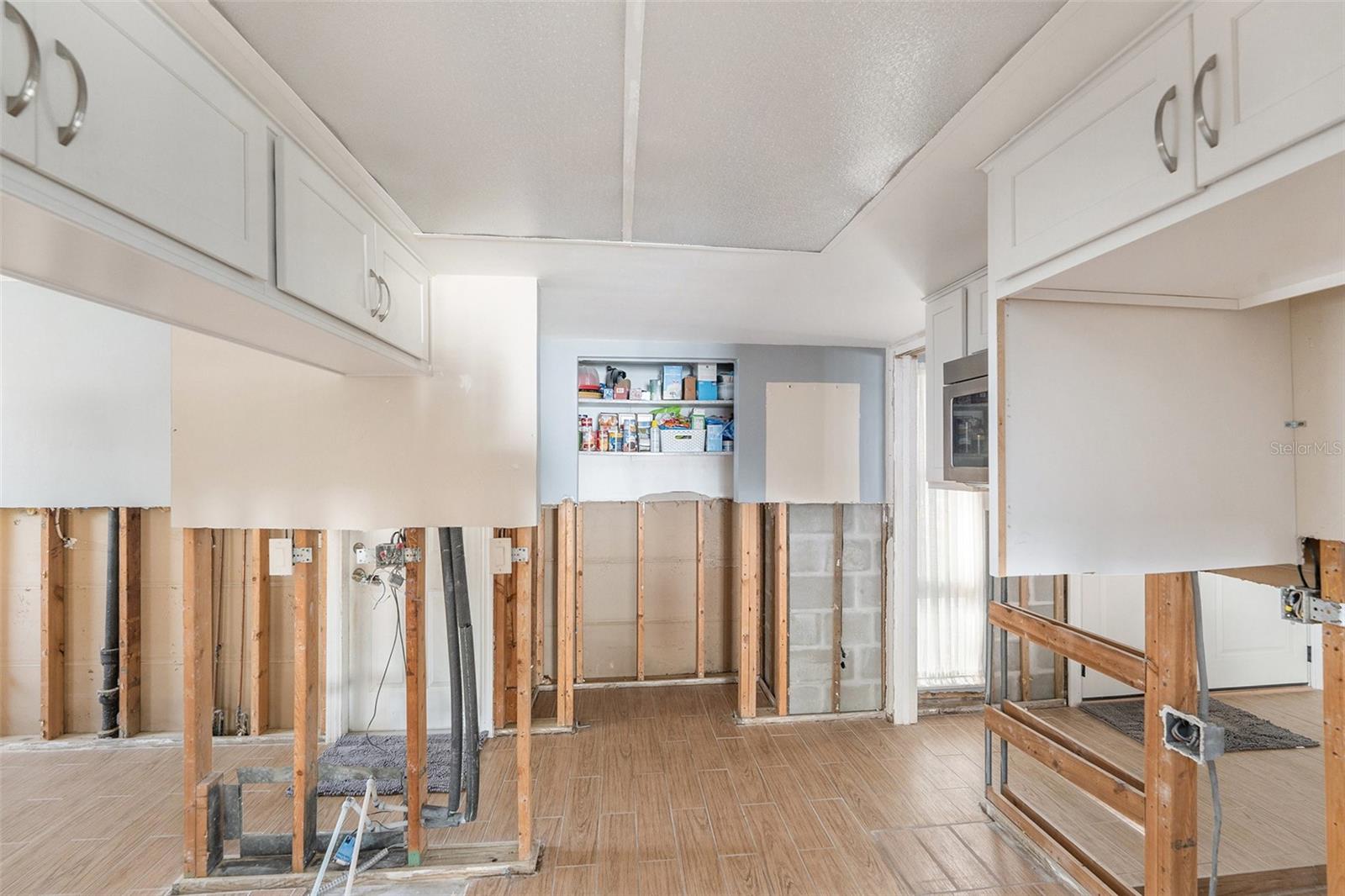 Image 6 of 29 For 1096 Damrosch Street