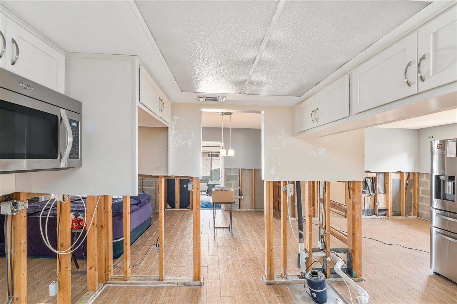 Image 7 of 29 For 1096 Damrosch Street