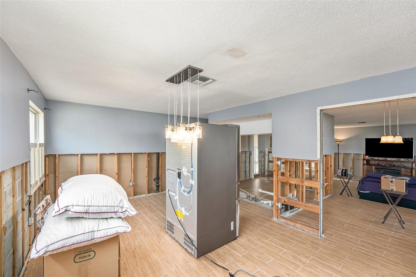 Image 9 of 29 For 1096 Damrosch Street