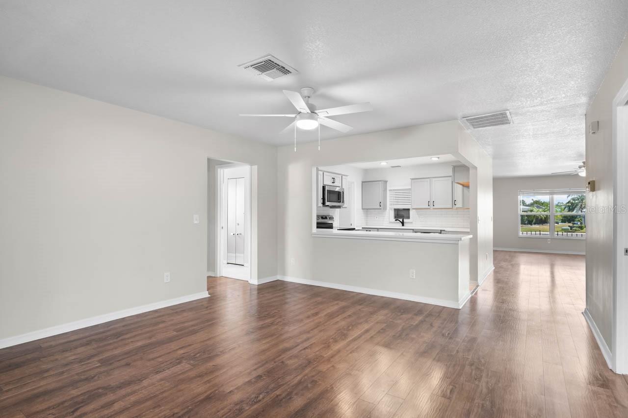 Image 11 of 33 For 204 Cactusflower Lane