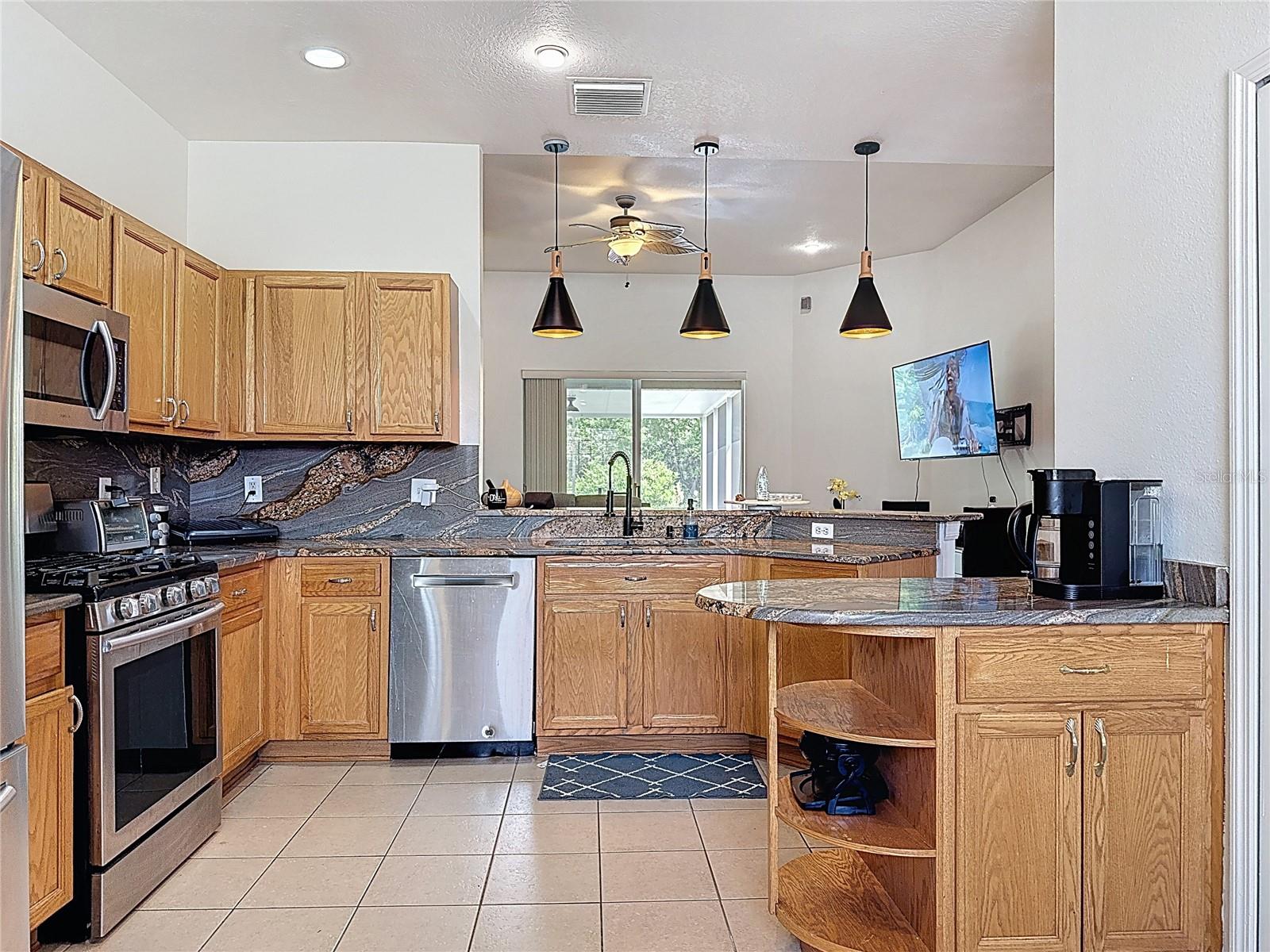 Listing photo id 23 for 16113 Rambling Road