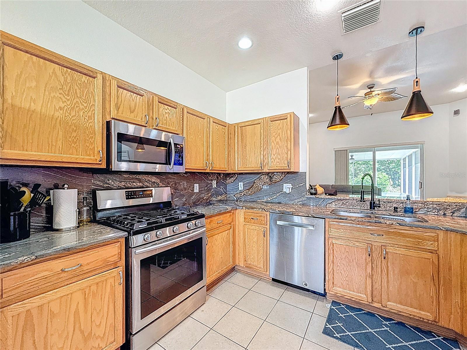 Listing photo id 24 for 16113 Rambling Road