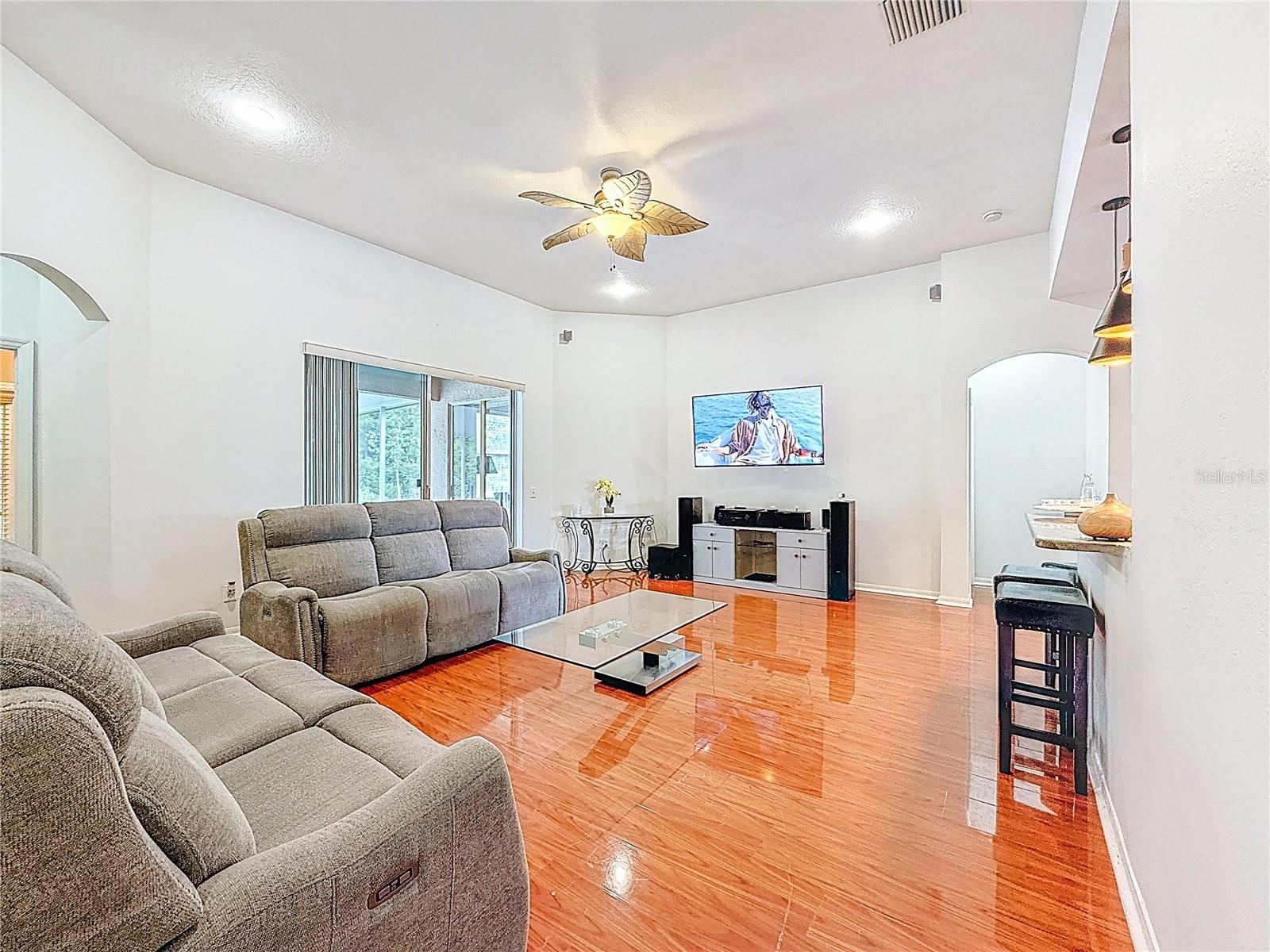 Listing photo id 26 for 16113 Rambling Road