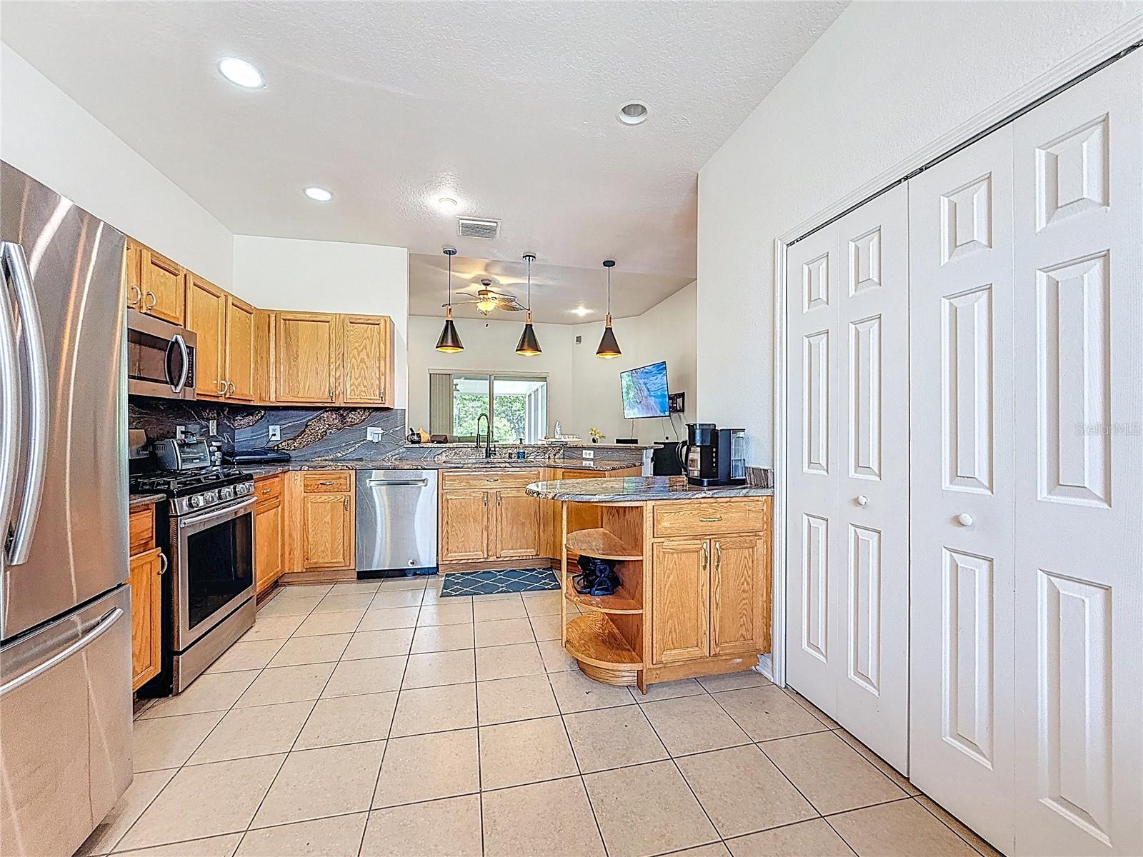 Listing photo id 27 for 16113 Rambling Road