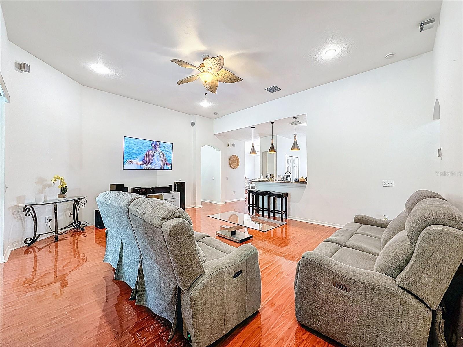 Listing photo id 7 for 16113 Rambling Road