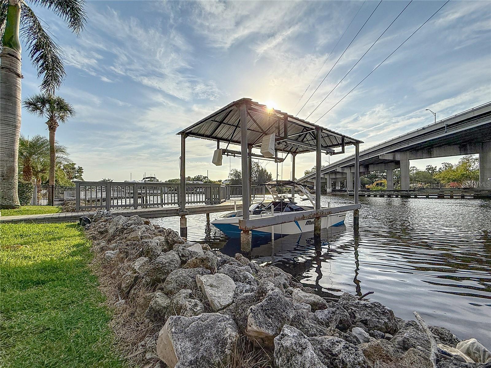 Listing photo id 11 for 3924 Ridge Avenue