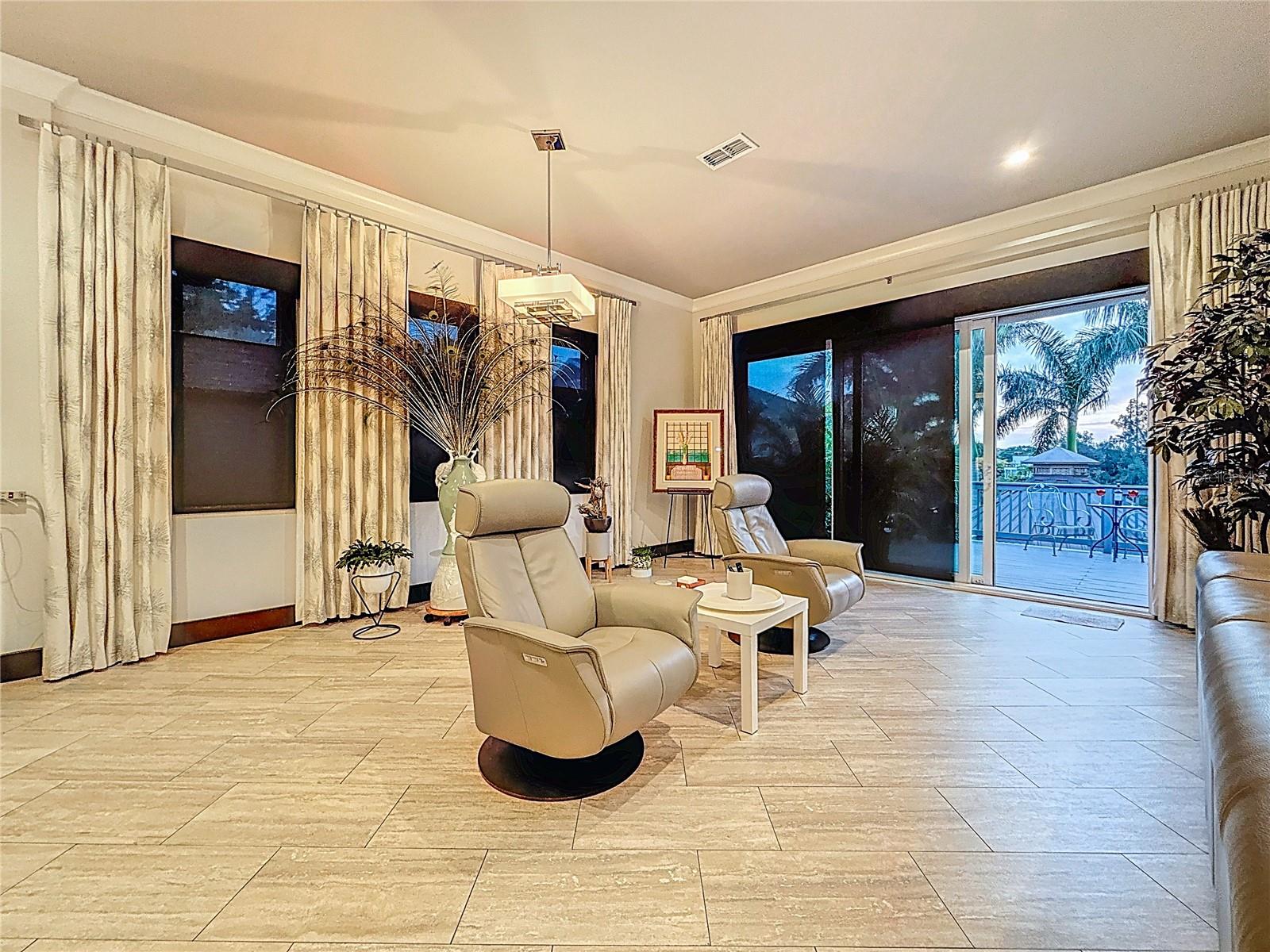 Listing photo id 34 for 3924 Ridge Avenue