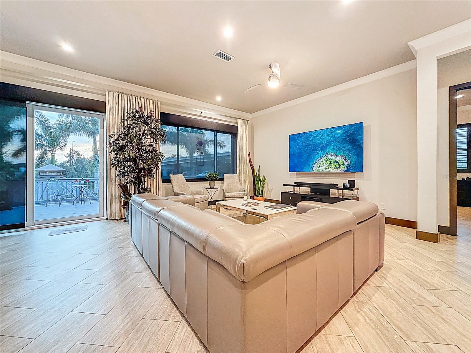 Listing photo id 36 for 3924 Ridge Avenue