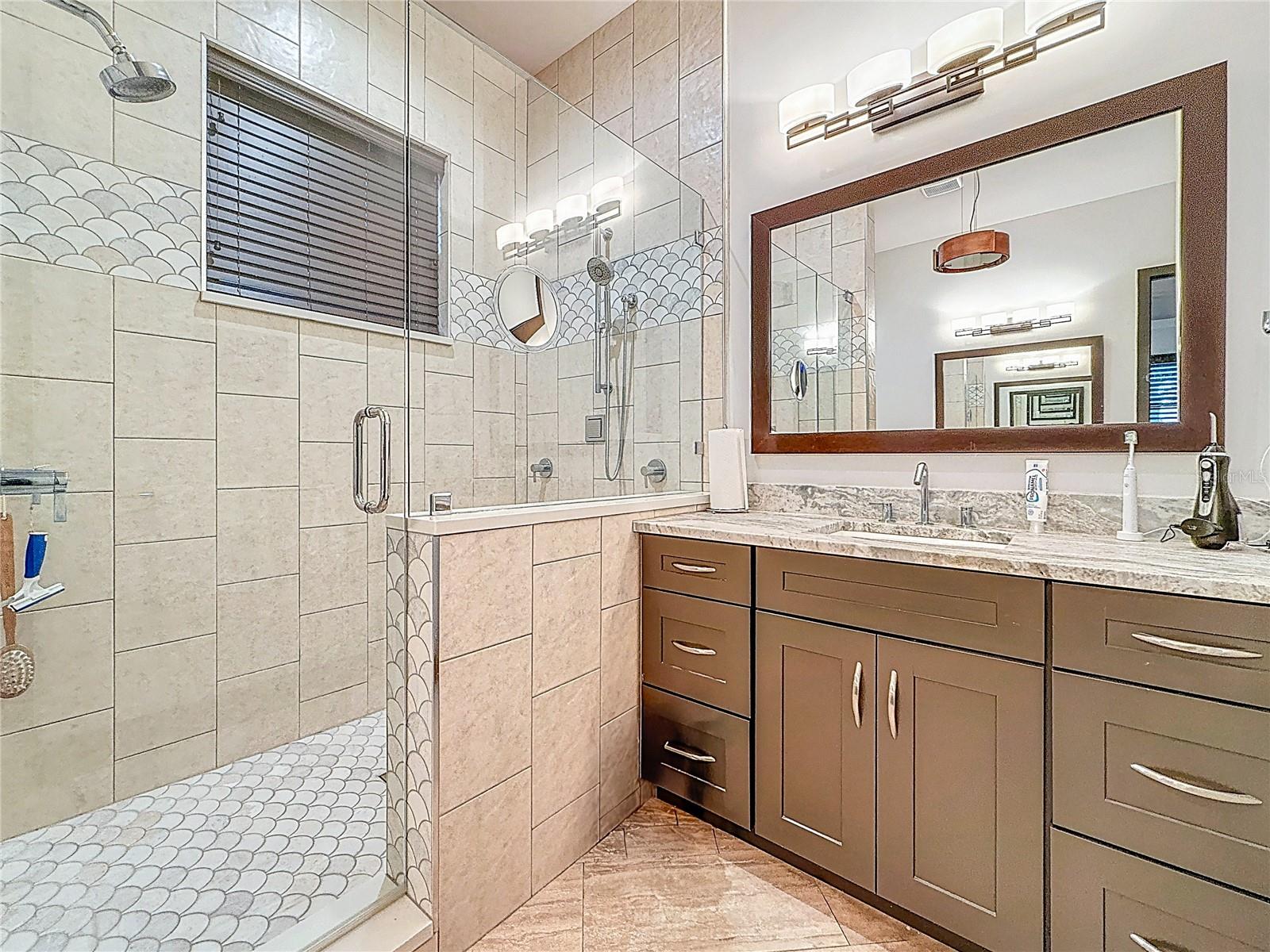 Listing photo id 40 for 3924 Ridge Avenue