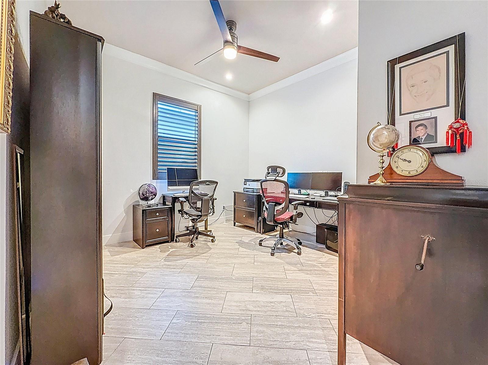 Listing photo id 48 for 3924 Ridge Avenue