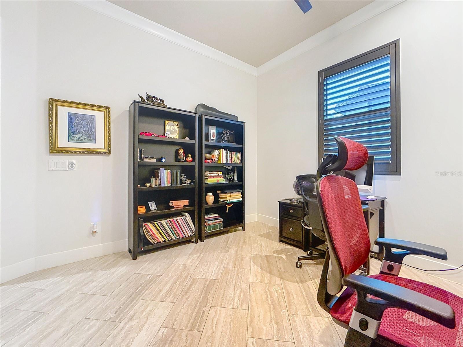 Listing photo id 49 for 3924 Ridge Avenue
