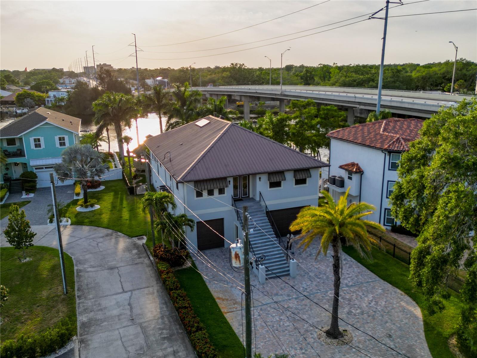 Listing photo id 54 for 3924 Ridge Avenue