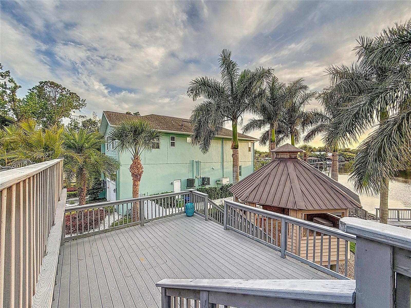 Listing photo id 58 for 3924 Ridge Avenue