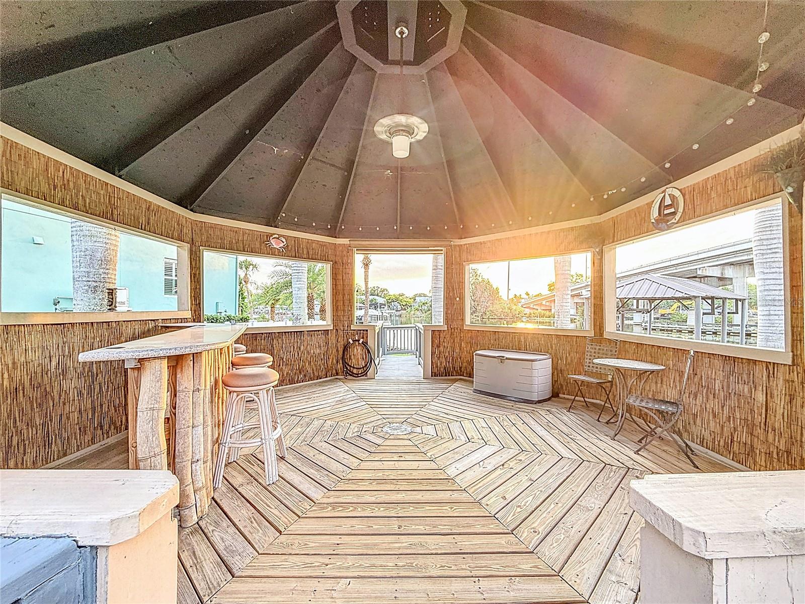 Listing photo id 61 for 3924 Ridge Avenue