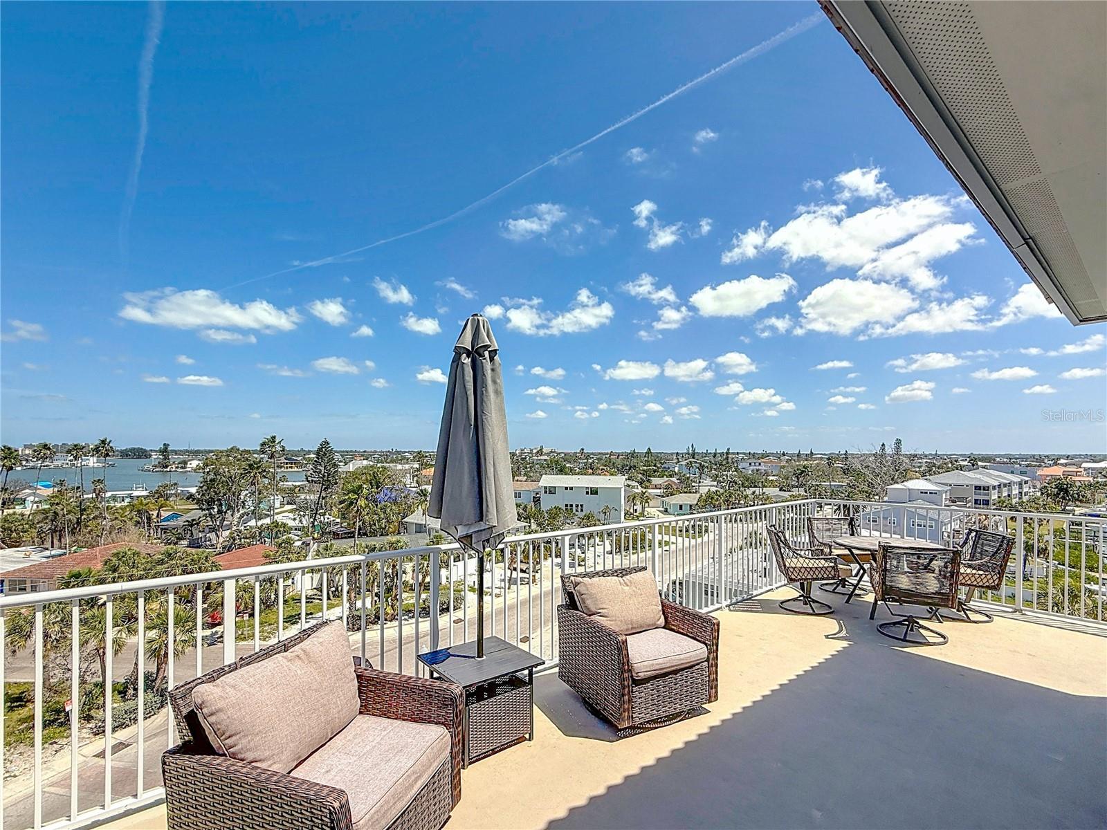Image 10 of 54 For 13999 Gulf Boulevard 501