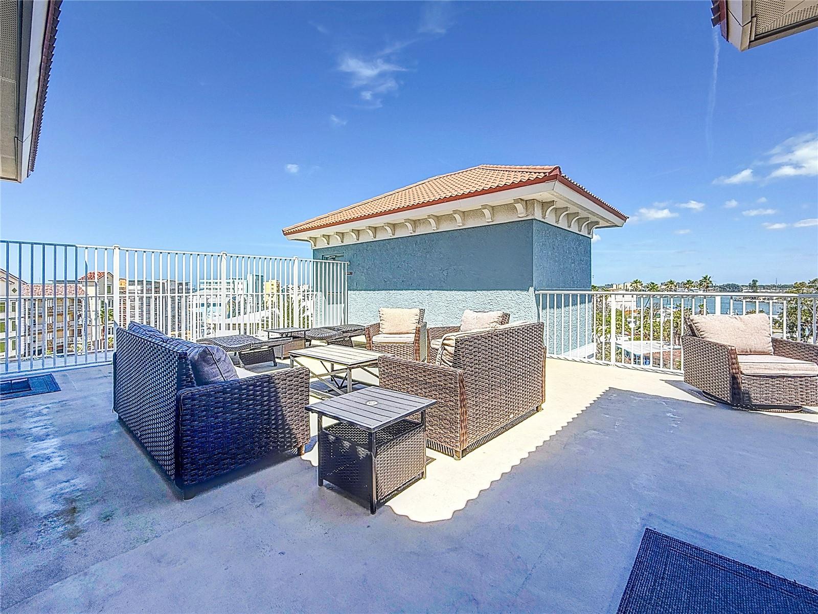 Image 12 of 54 For 13999 Gulf Boulevard 501