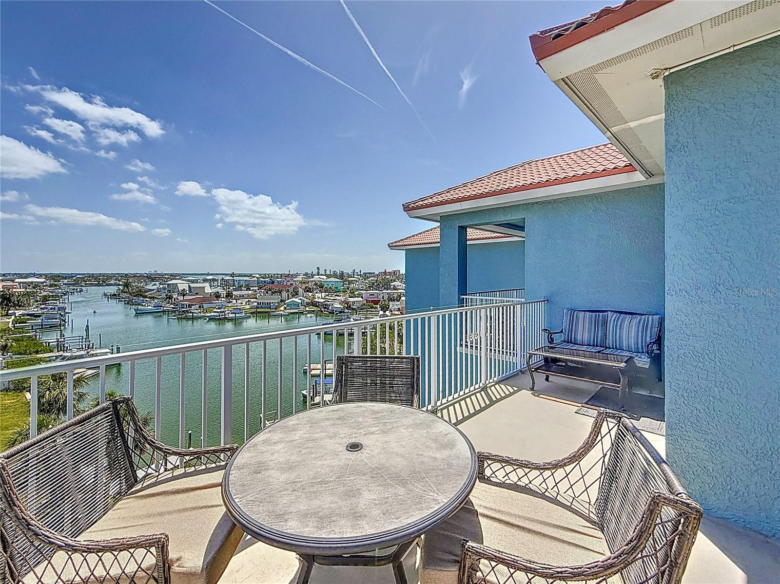 Image 13 of 54 For 13999 Gulf Boulevard 501