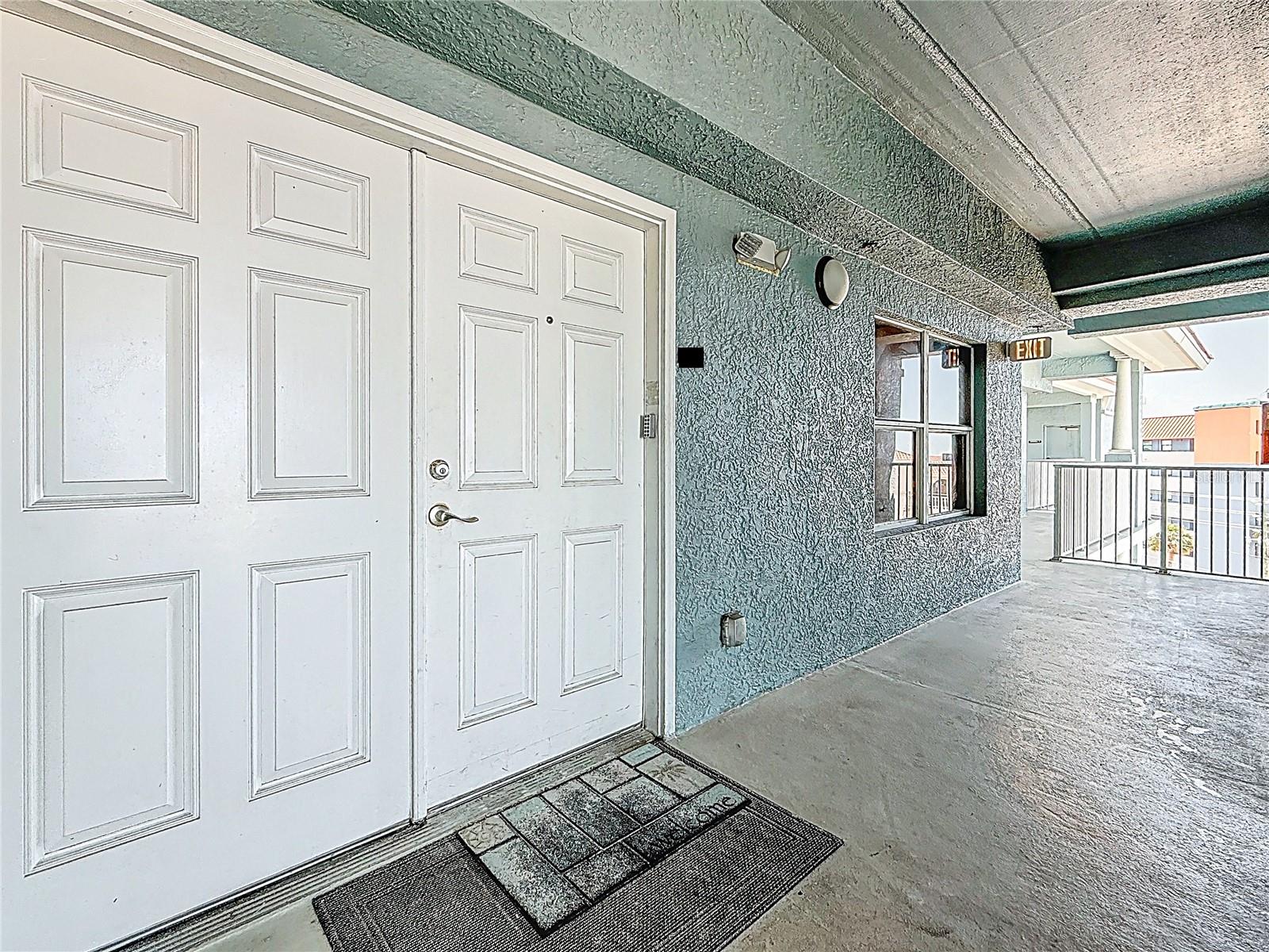 Image 14 of 54 For 13999 Gulf Boulevard 501