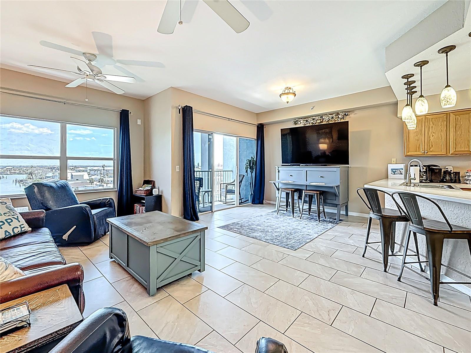 Image 21 of 54 For 13999 Gulf Boulevard 501