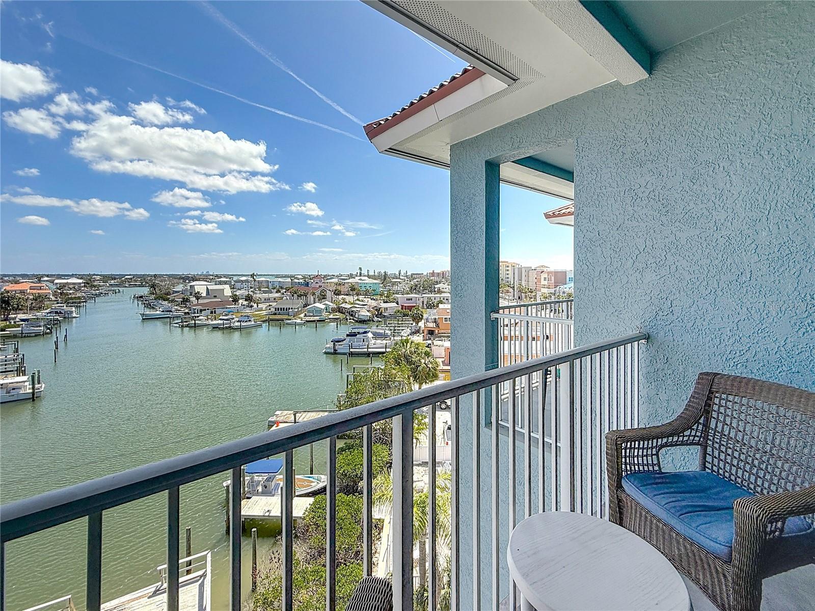 Image 25 of 54 For 13999 Gulf Boulevard 501