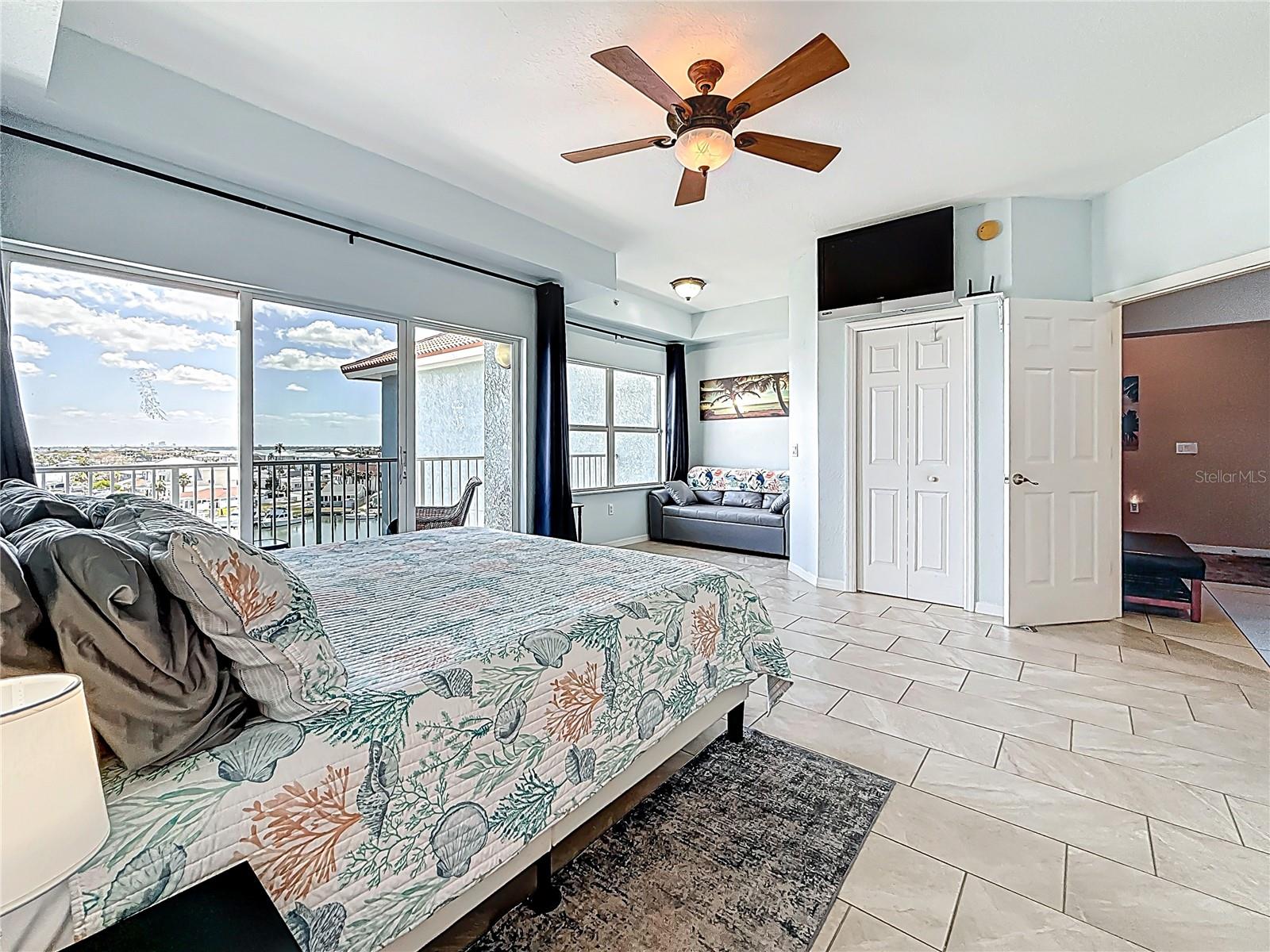 Image 28 of 54 For 13999 Gulf Boulevard 501