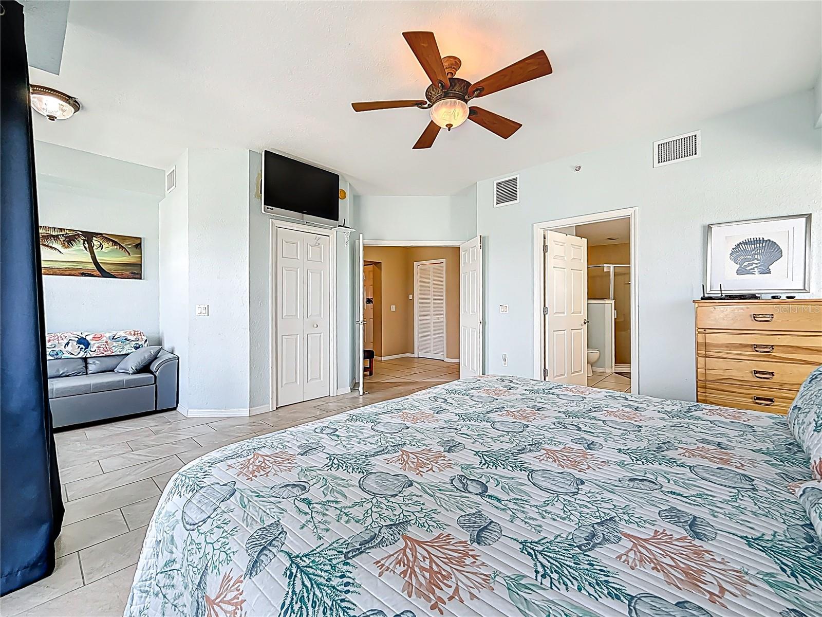 Image 29 of 54 For 13999 Gulf Boulevard 501