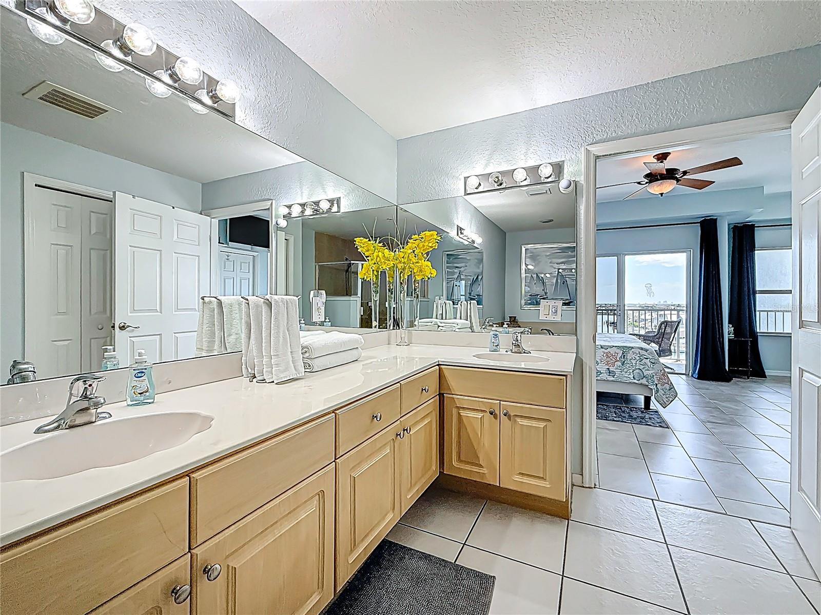 Image 35 of 54 For 13999 Gulf Boulevard 501